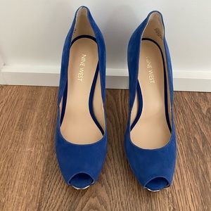 Nine West blue suede peep toe pops